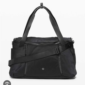 New Lululemon Define Duffel Bag in Black